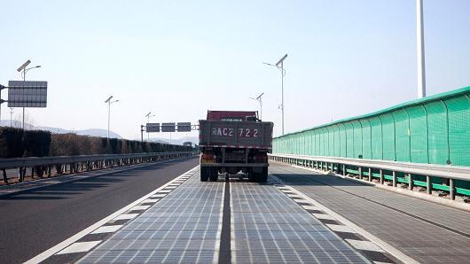 الصين تختبر طرقا ممهدة بألواح توليد الطاقة الشمسية